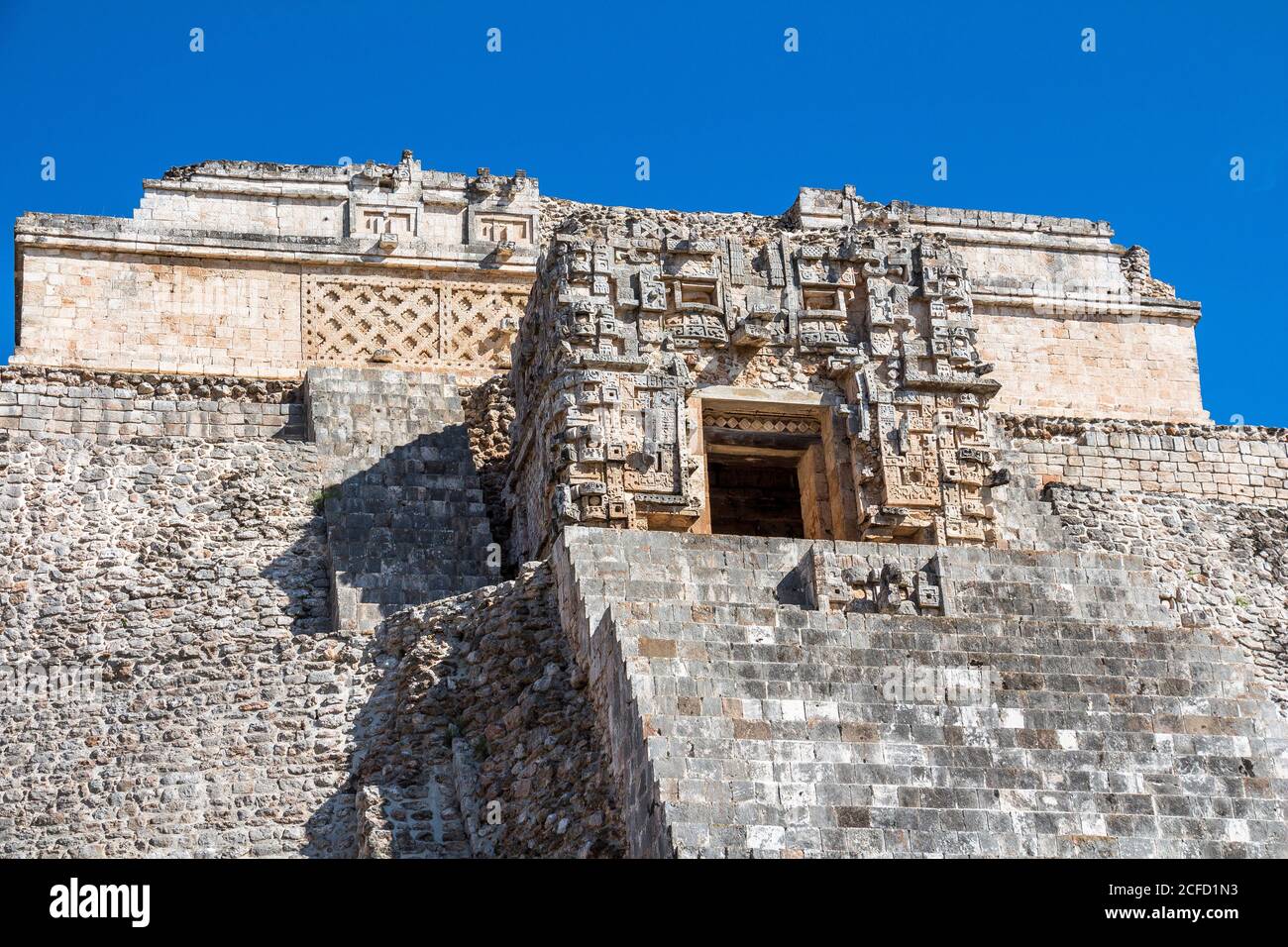 Piramide del mago nell'antica città maya Uxmal, Yucatan, Messico Foto Stock