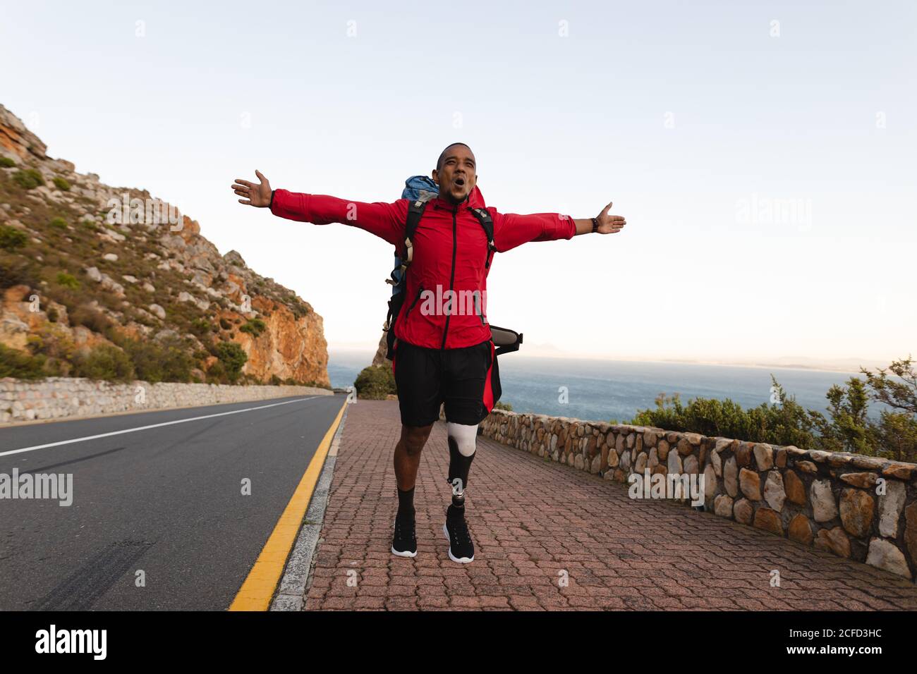 Atleta maschile con gamba protesica Foto Stock