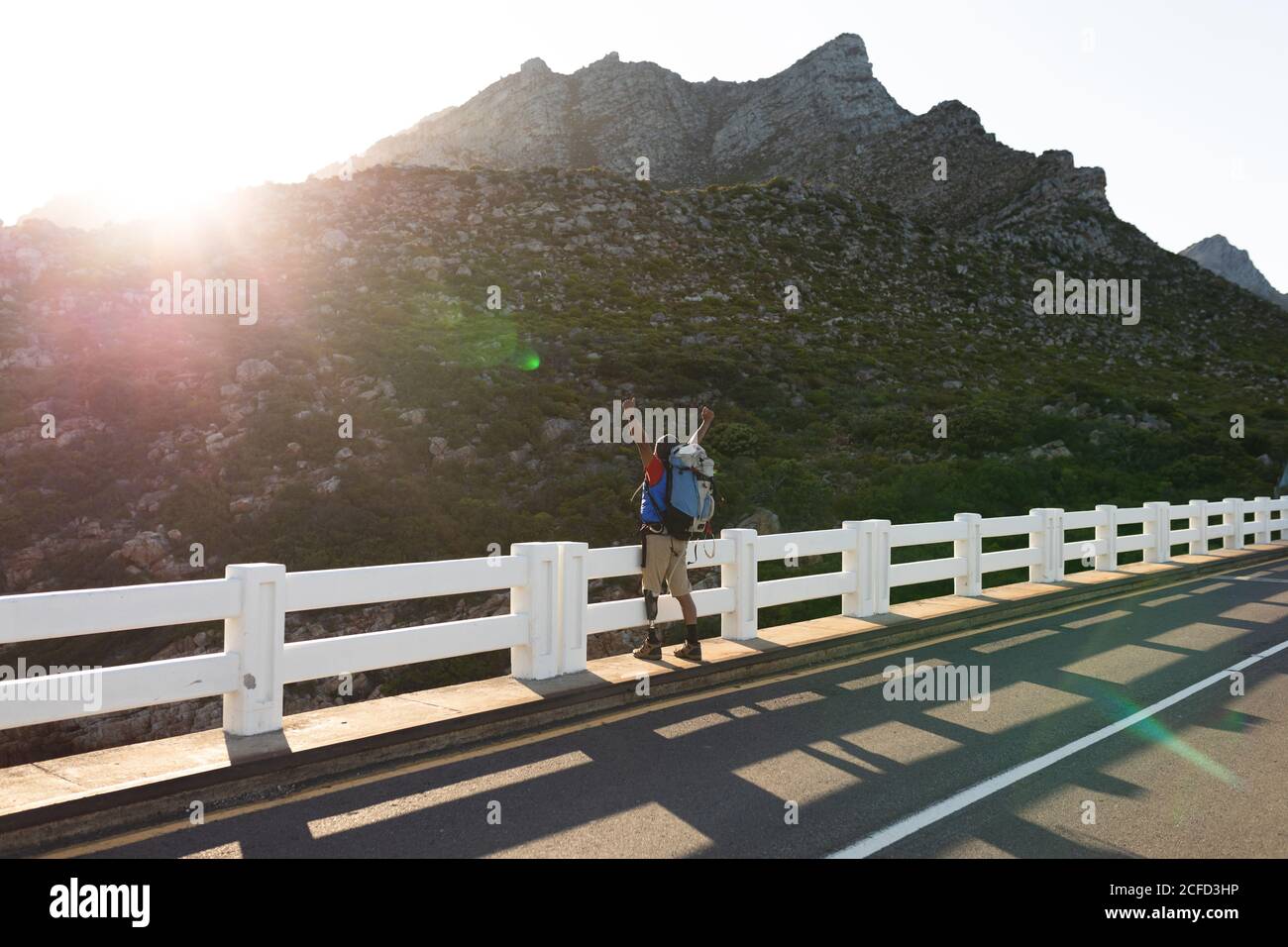 Atleta maschile con gamba protesica Foto Stock