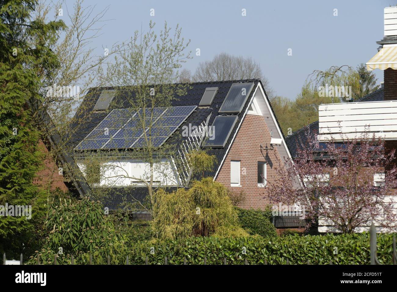 Casa singola con tetto solare a Brema-St. Magnus, Brema, Germania, Europa Foto Stock