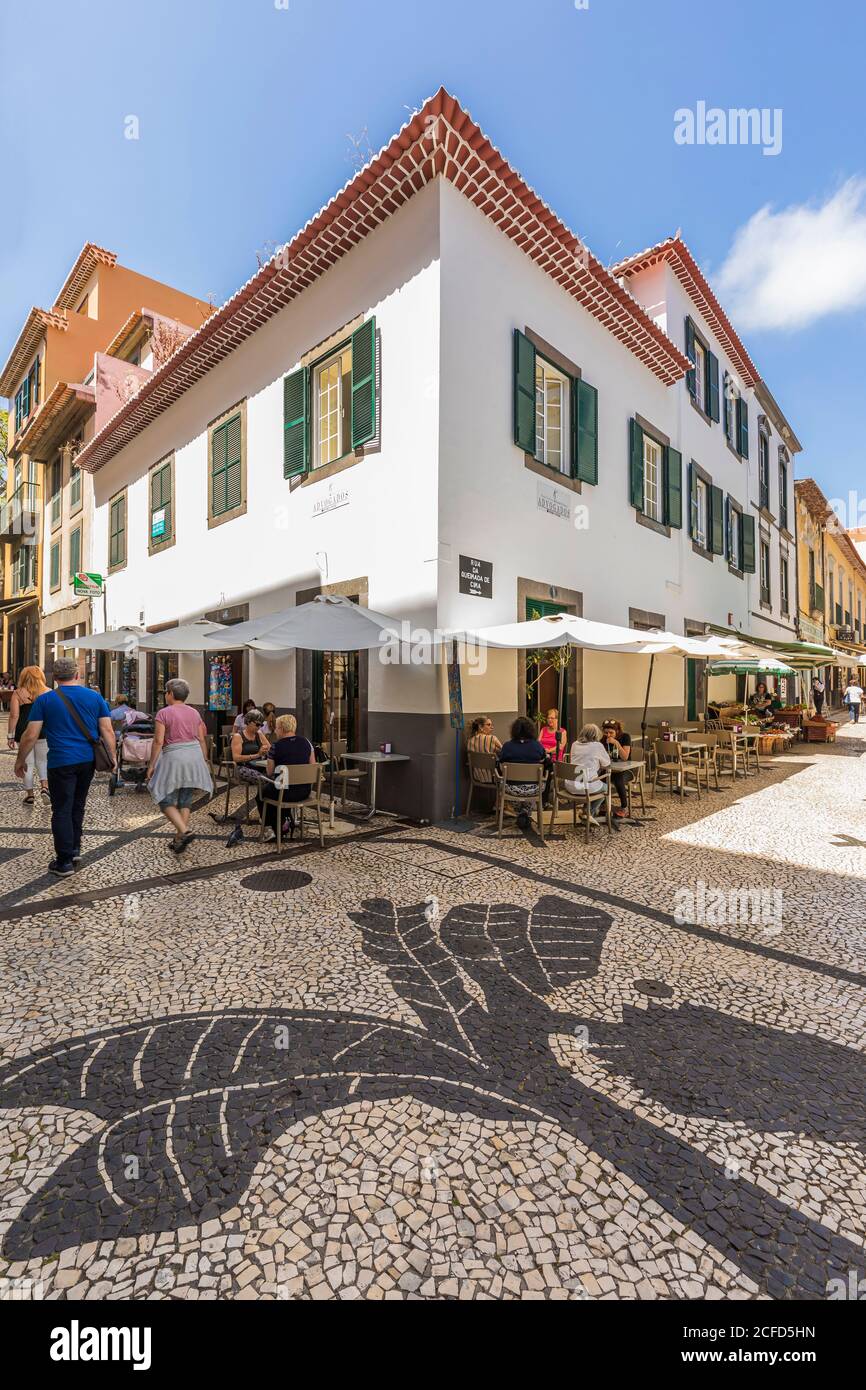 Cafe nella zona pedonale, la città vecchia, Funchal, Madeira, Portogallo Foto Stock
