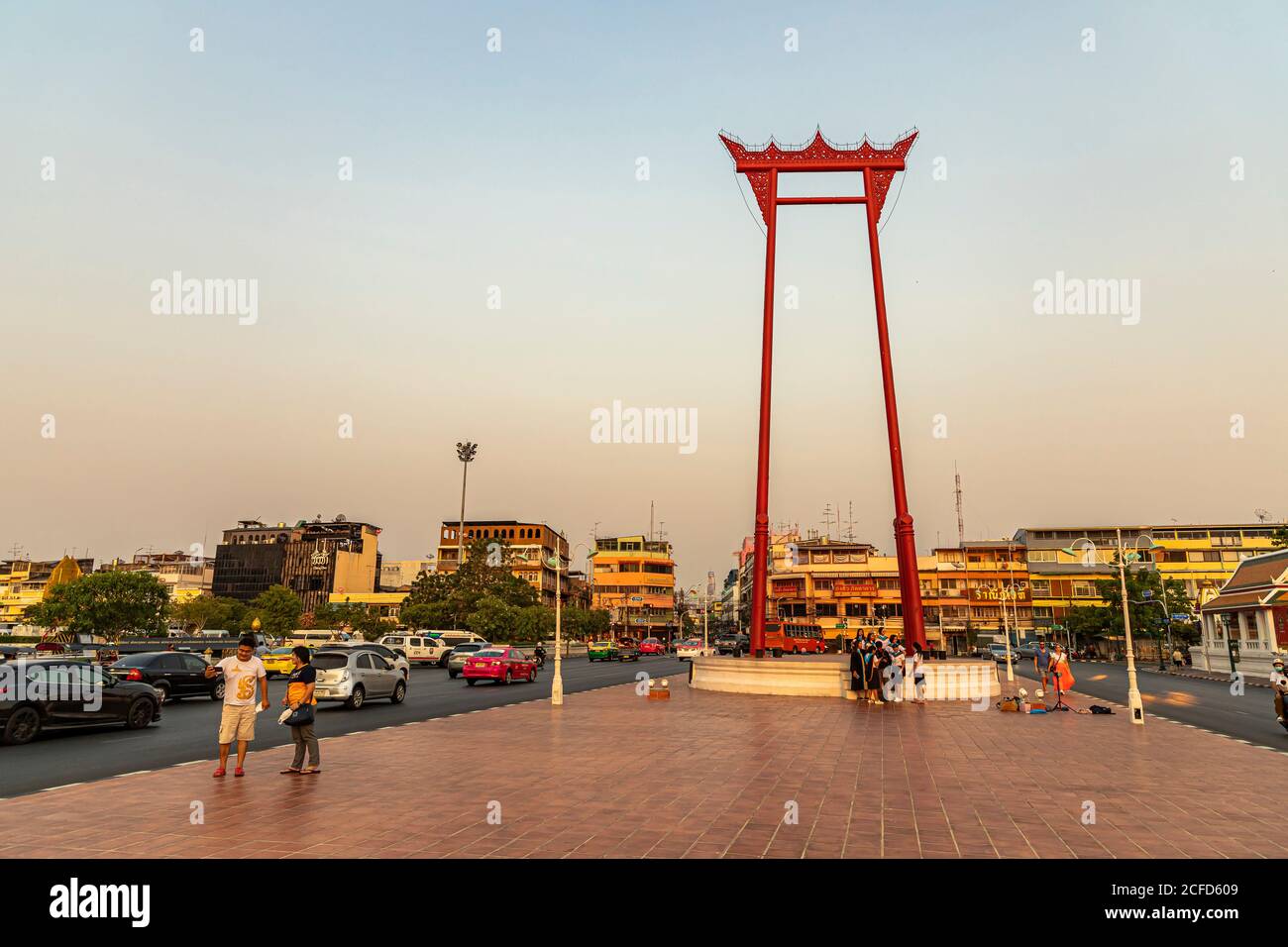 "Swing gigante" alla luce della sera nella città vecchia, Bangkok, Thailandia Foto Stock