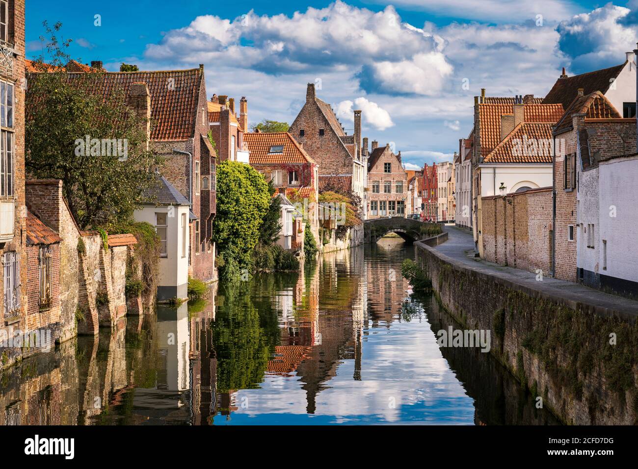 Città storica di Bruges, Belgio, in una giornata di sole Foto Stock