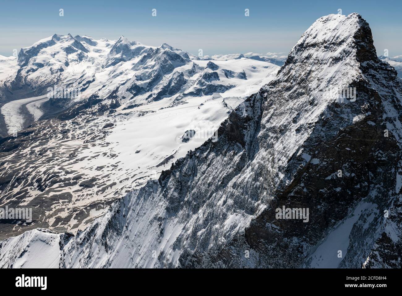 Italia, Piemonte, Svizzera, Cantone Vallese, Zermatt, Matterhorn faccia nord con Hörnligrat e Zmuttgrat, sullo sfondo Monte Rosa, Liskamm, Foto Stock