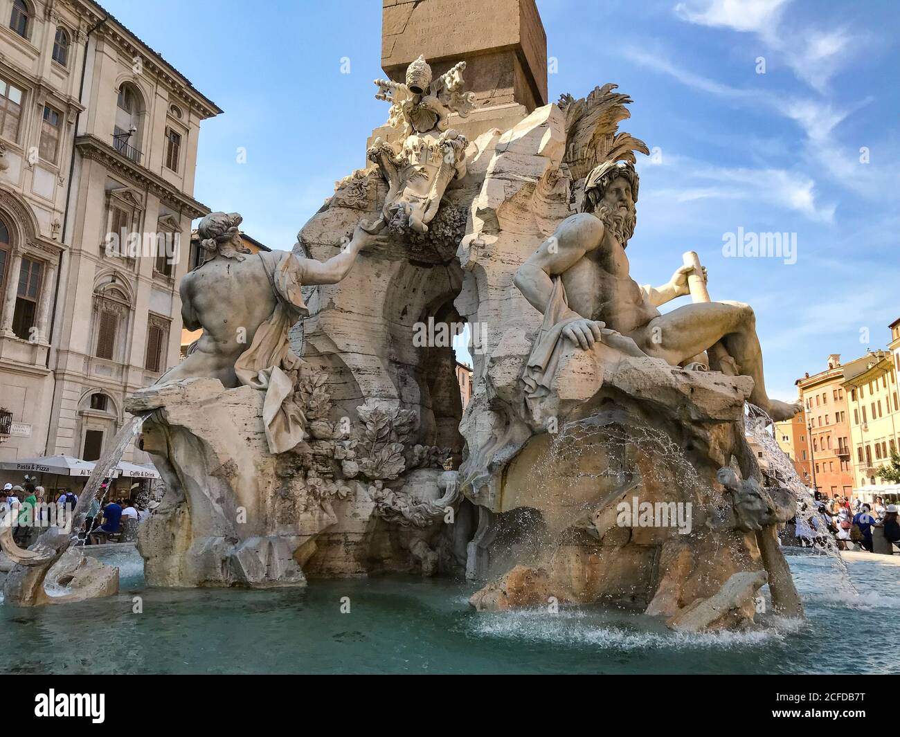 Roma, Italia.Agosto 7 2019, Fontana dei quattro fiumi con un obelisco egiziano in Piazza Navona. Foto Stock