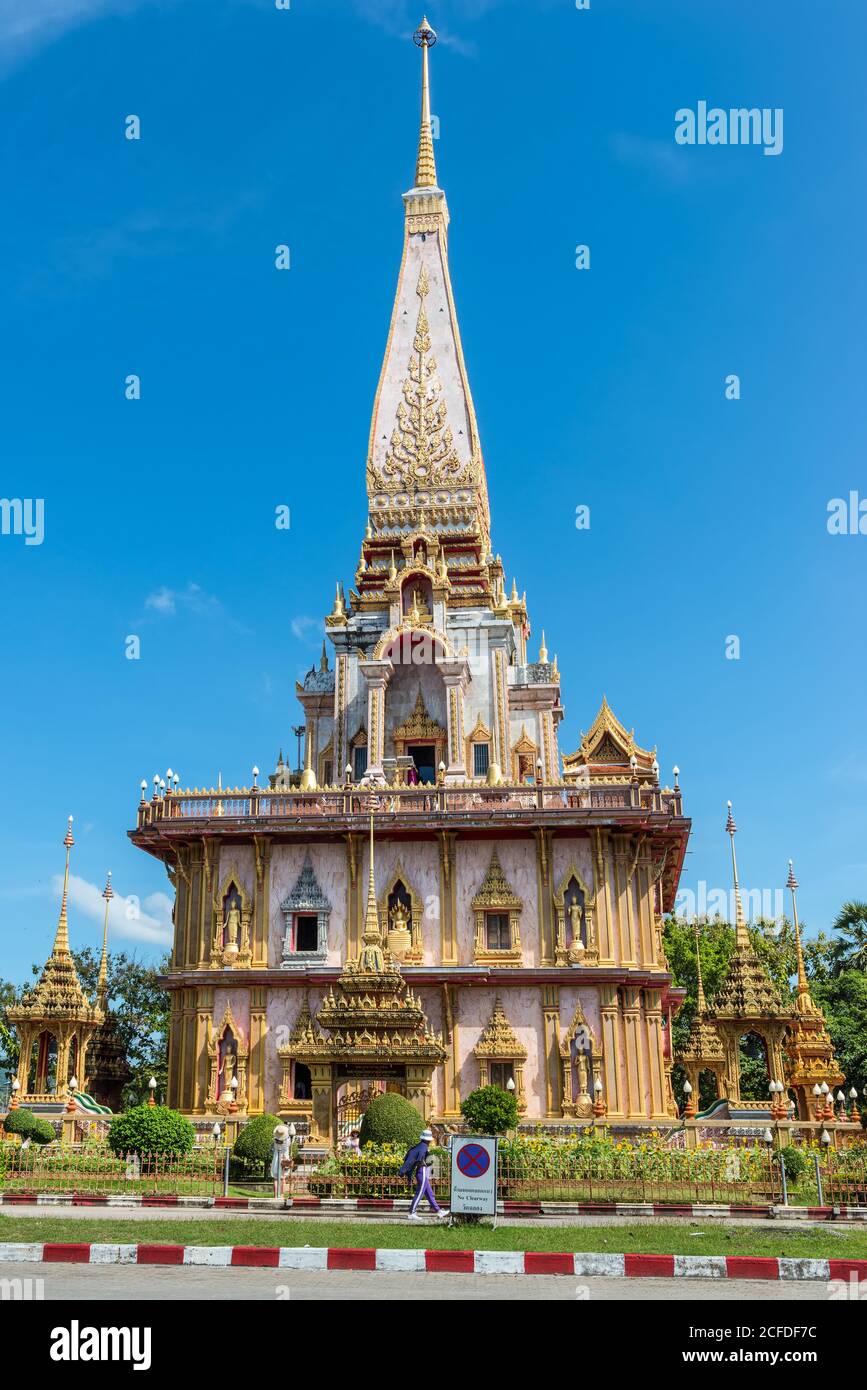 Phuket, Thailandia - 29 novembre 2019: Vista della pagoda nel tempio di Wat Chalong o Wat Chaitaram attrazioni famose e luogo di culto i Foto Stock