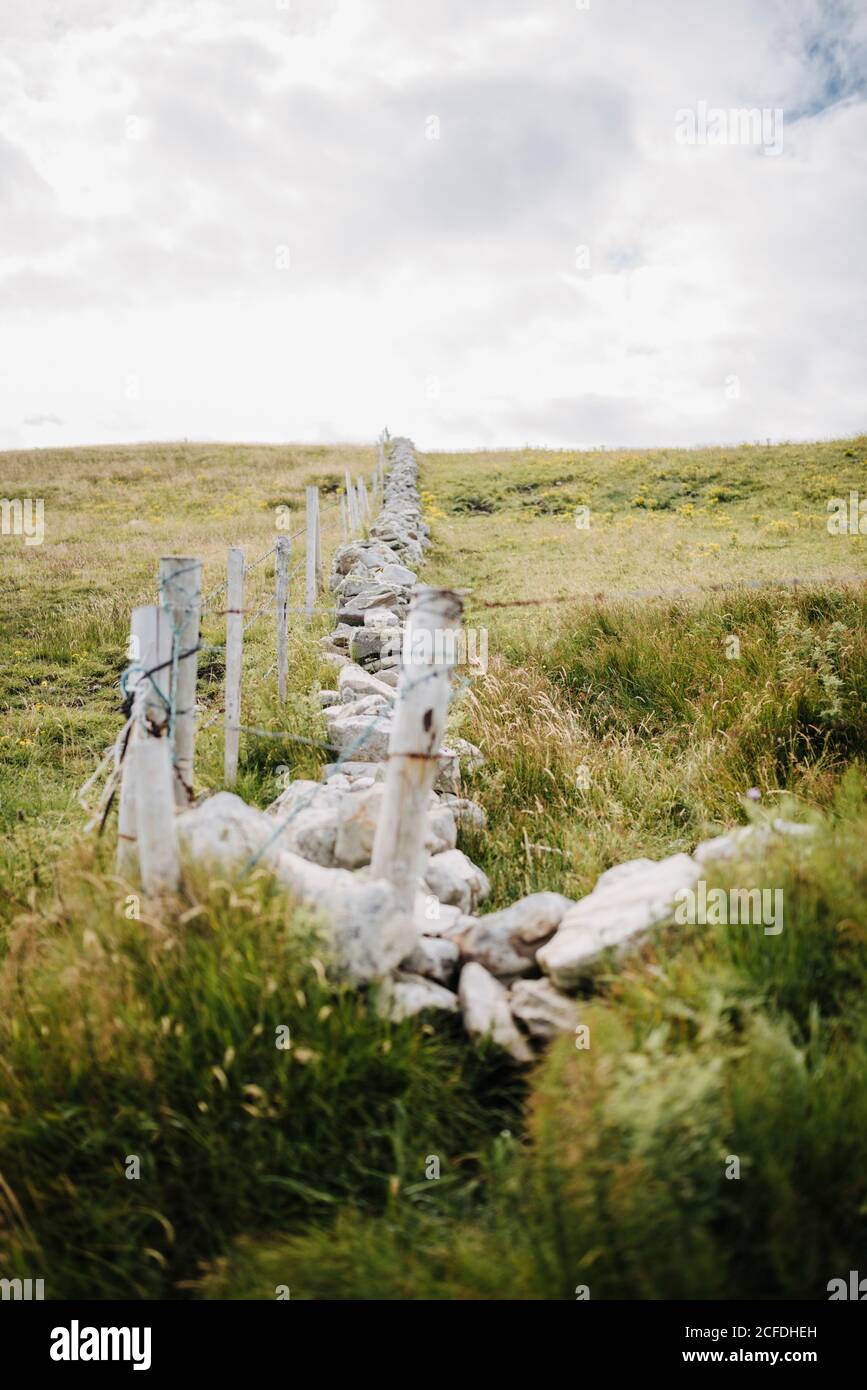 Recinzione in pietra, capo Mullaghmore, Irlanda Foto Stock