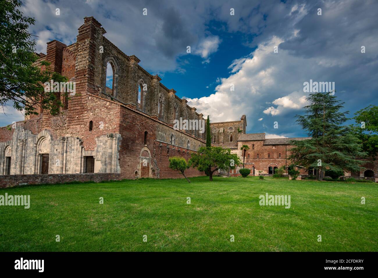 Europa, Italia, Abbazia di San Galgano, Monticiano, Toscana, rovina di abbazia abbandonata, Foto Stock