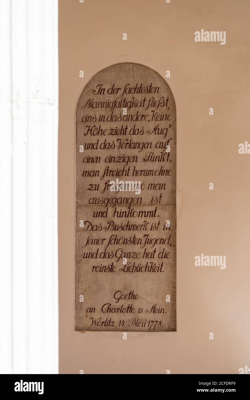 Germania, Sassonia-Anhalt, Wörlitz, targa commemorativa con lettera di Johann Wolfgang Goethe a Charlotte von Stein, 14 maggio 1778. Foto Stock