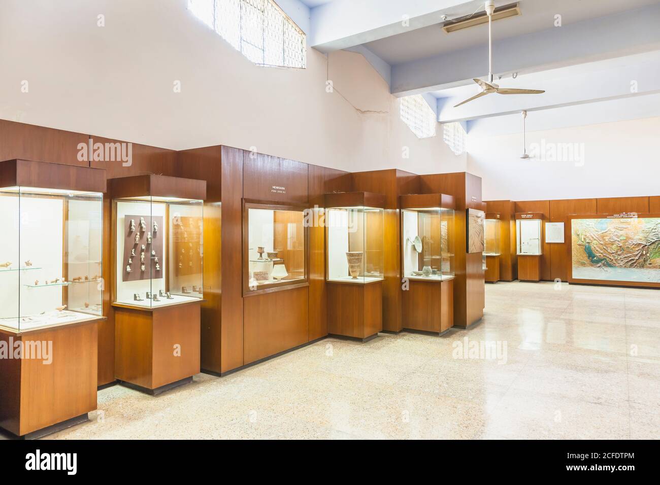 Galleria preistorica, interno del Museo Nazionale del Pakistan, Karachi, Sindh, Pakistan, Asia meridionale, Asia Foto Stock