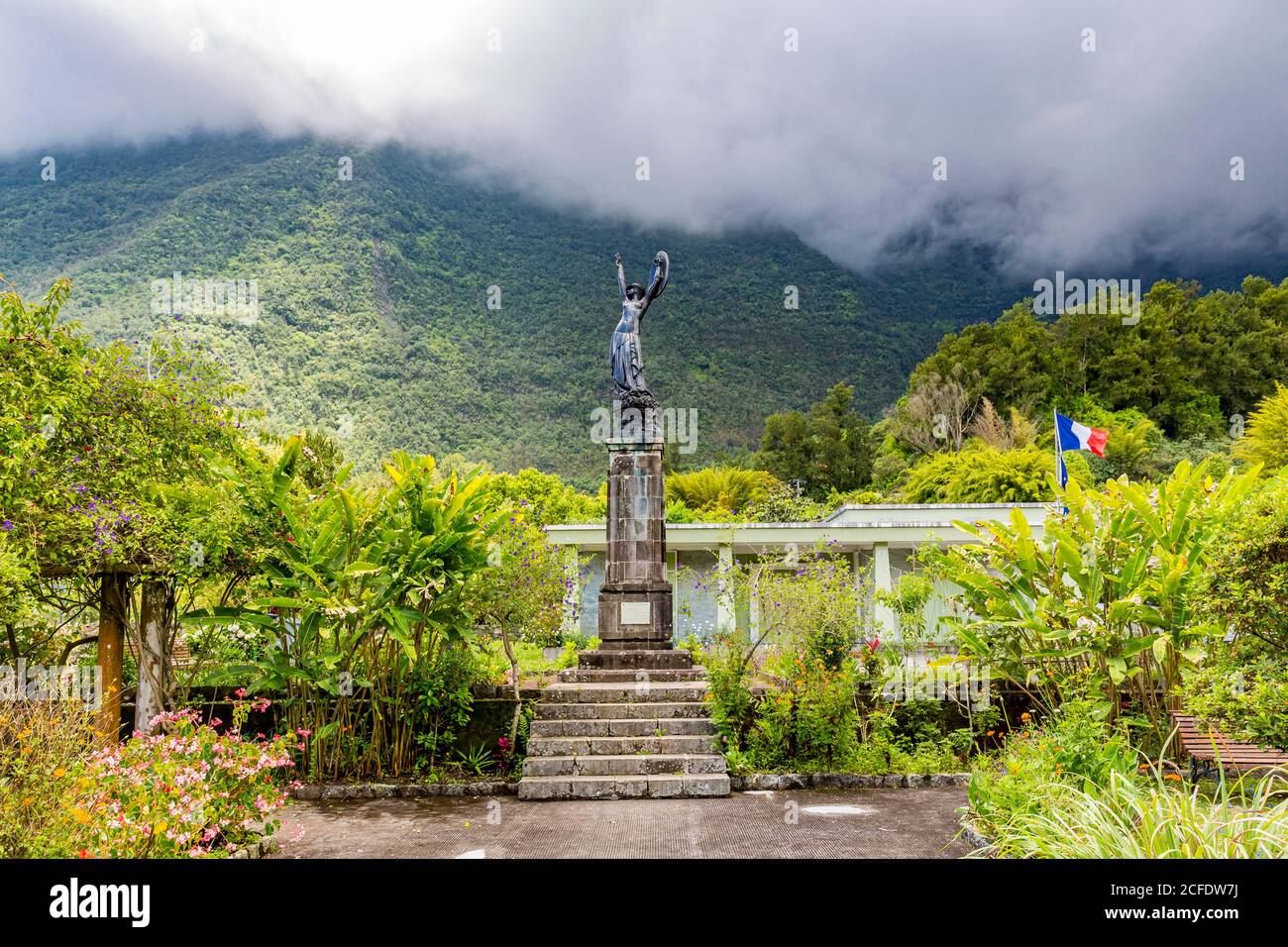 L'ame de la France, l'anima di Francia, statua bronzea di un guerriero, dello scultore Carlo Sarrabezoles, 1931, Hell-Bourg, Cirque de la Salazie vulcano, Foto Stock