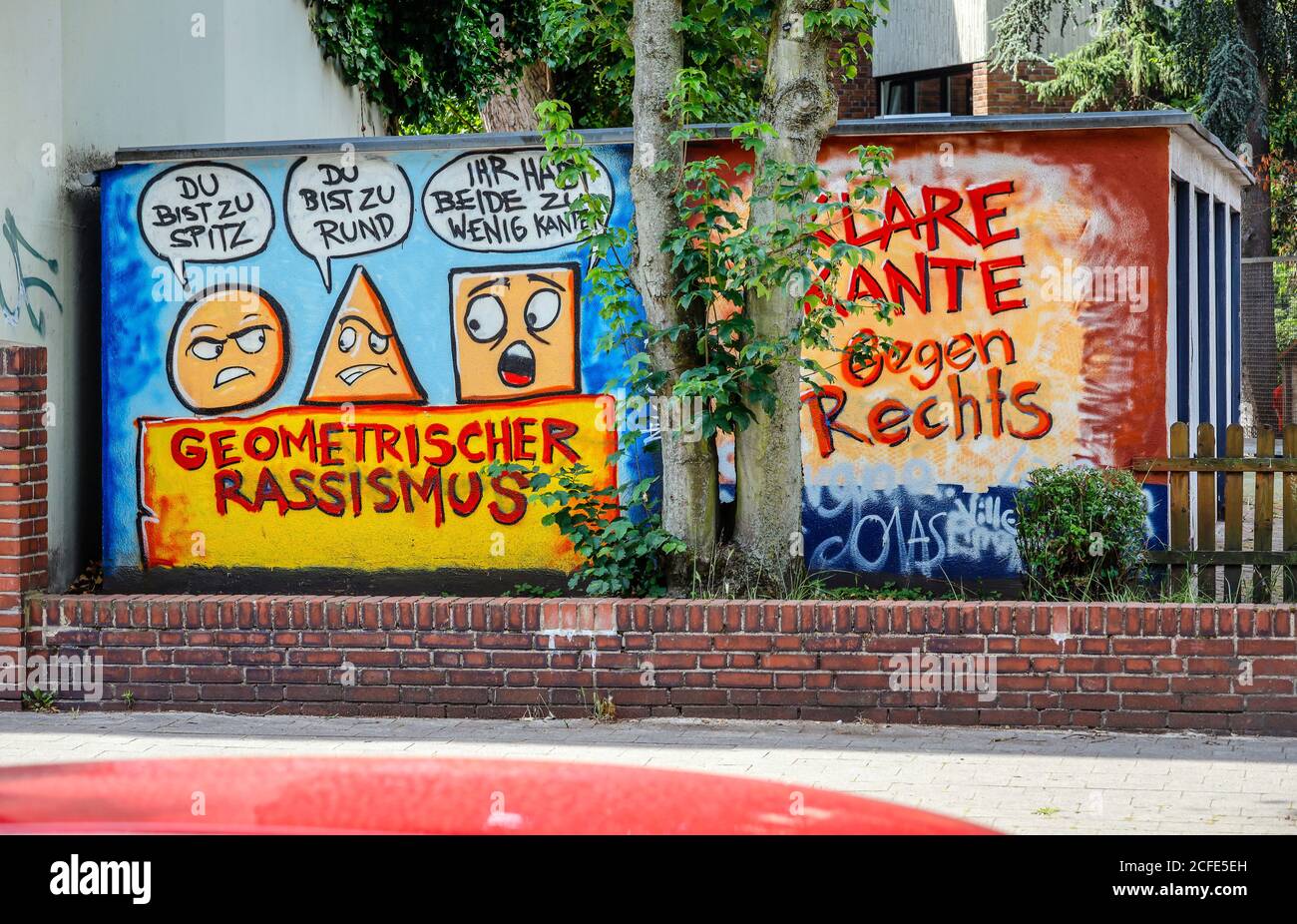 Graffiti contro il razzismo, bordo chiaro contro la destra, Oberhausen, Ruhr zona, Nord Reno-Westfalia, Germania Foto Stock