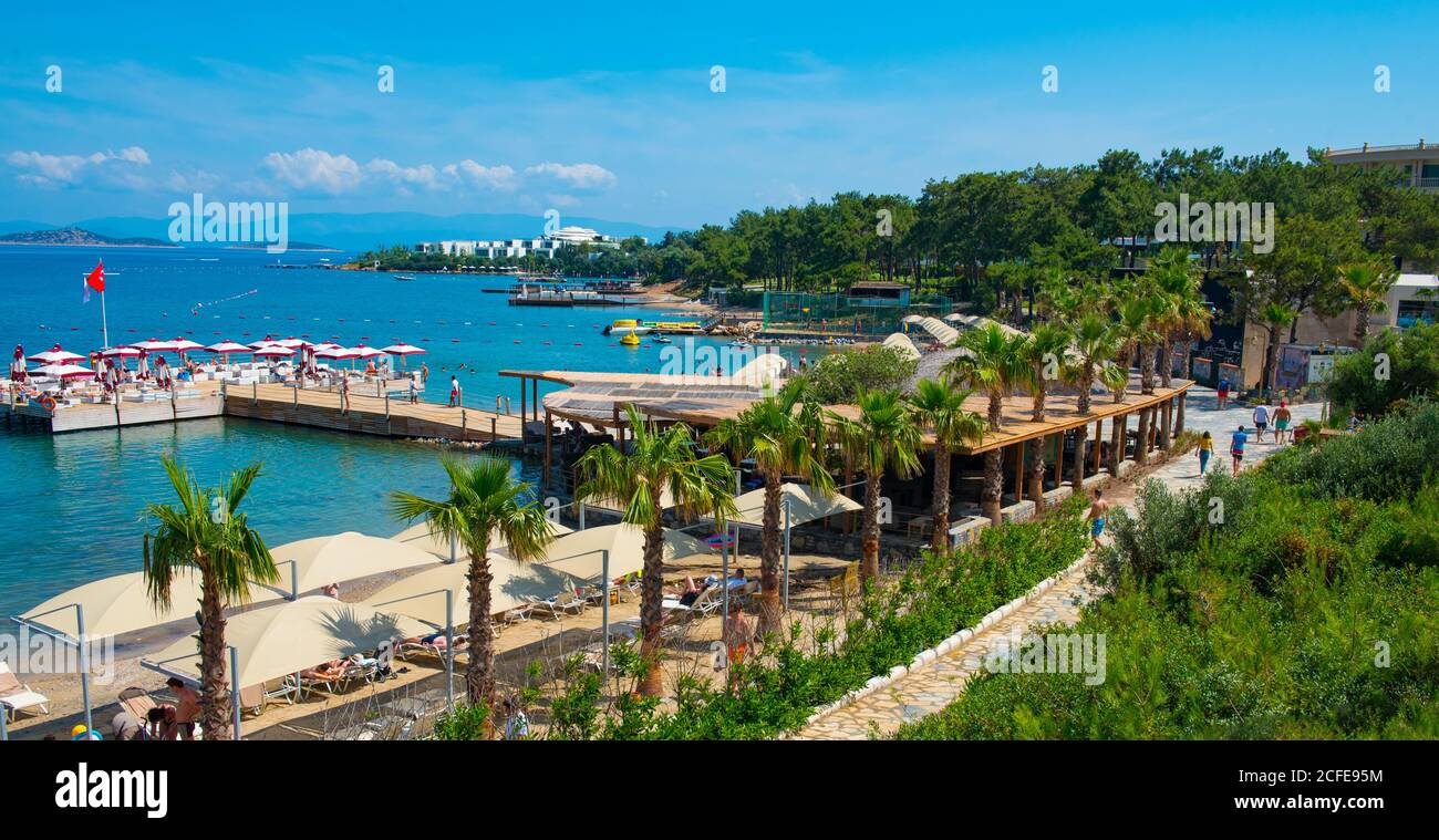 Bodrum / Turchia - 05.27.2018: Vista sul mare Egeo e sulla linea della spiaggia dal Vogue Bodrum Hotel. Foto Stock