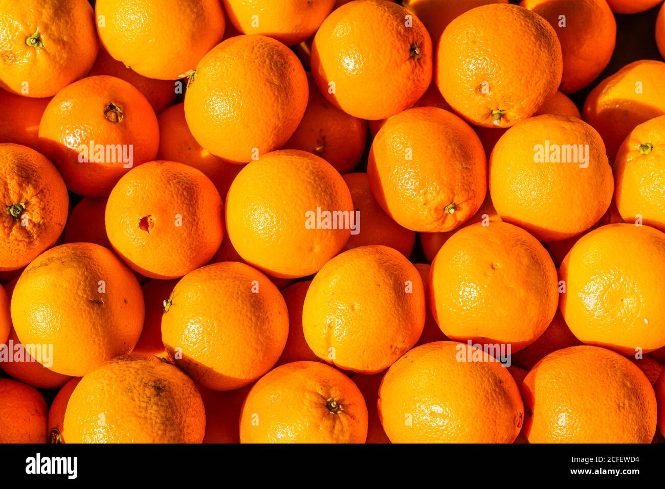 Un sacco di frutta d'arancia, un sacco di arance in un mucchio Foto Stock