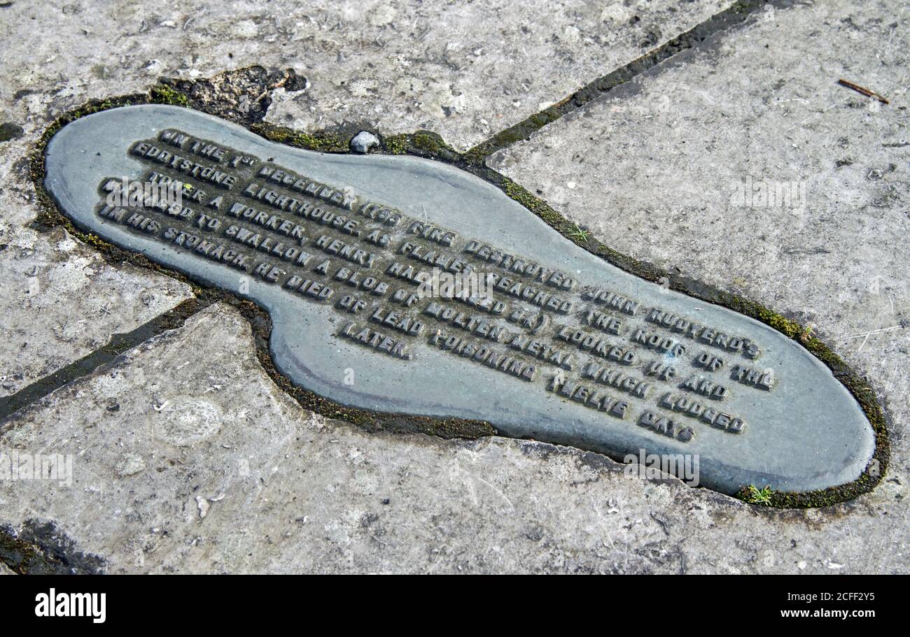Un pezzo di arte pubblica sul percorso della costa sud-occidentale a Plymouth. Il tributo al faro di Eddystone all'incrocio tra West Hoe Road e Millbay R. Foto Stock