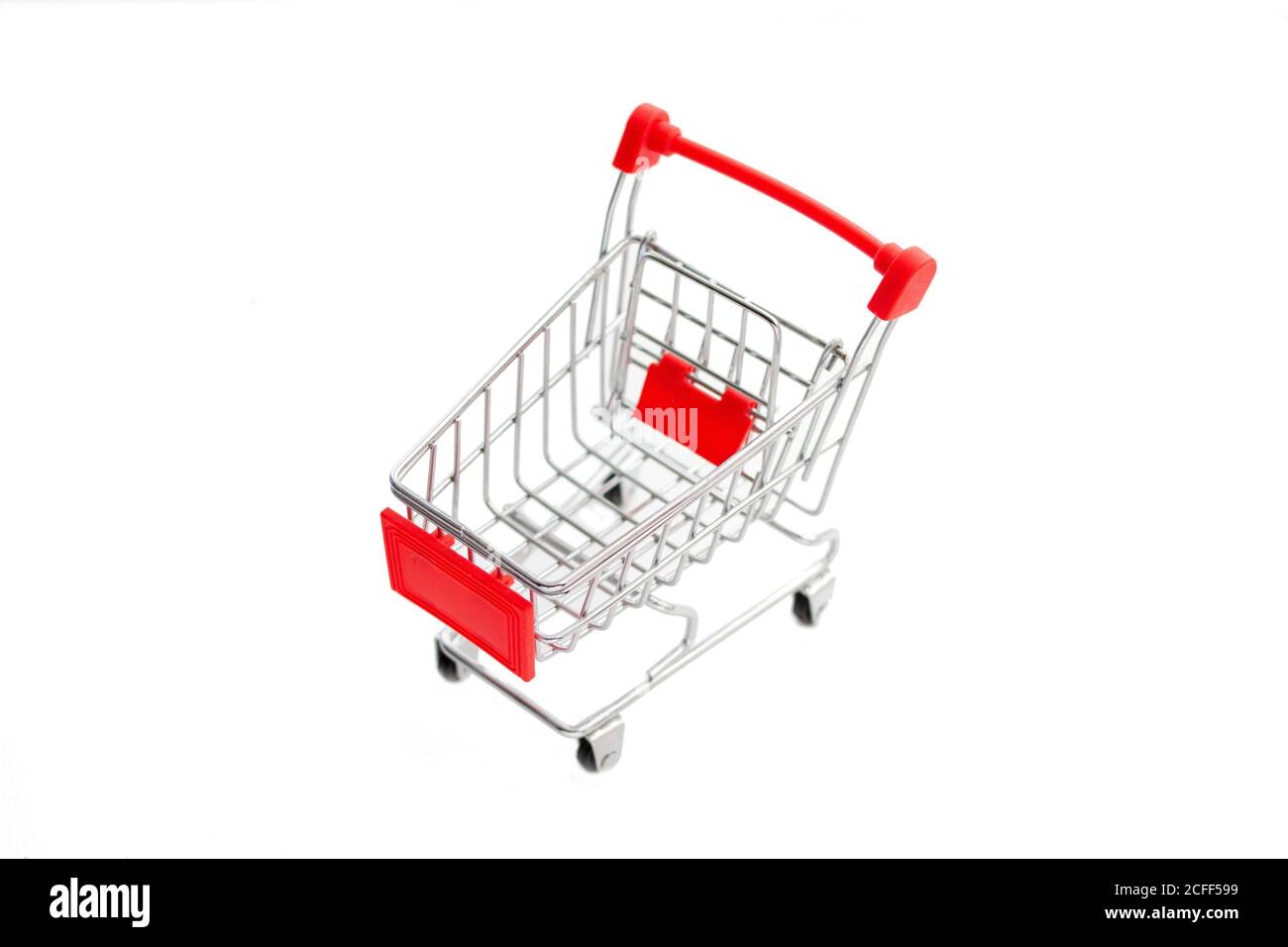carrello giocattolo rosso isolato su sfondo bianco Foto Stock