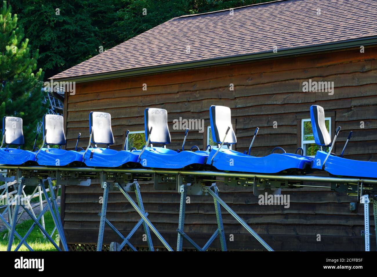 TANNERSVILLE, PA -30 AGO 2020- Vista dello scivolo di montagna montagne montagne montagne montagne al Camelback Mountain Resort, una grande stazione sciistica nei monti Poconos Foto Stock