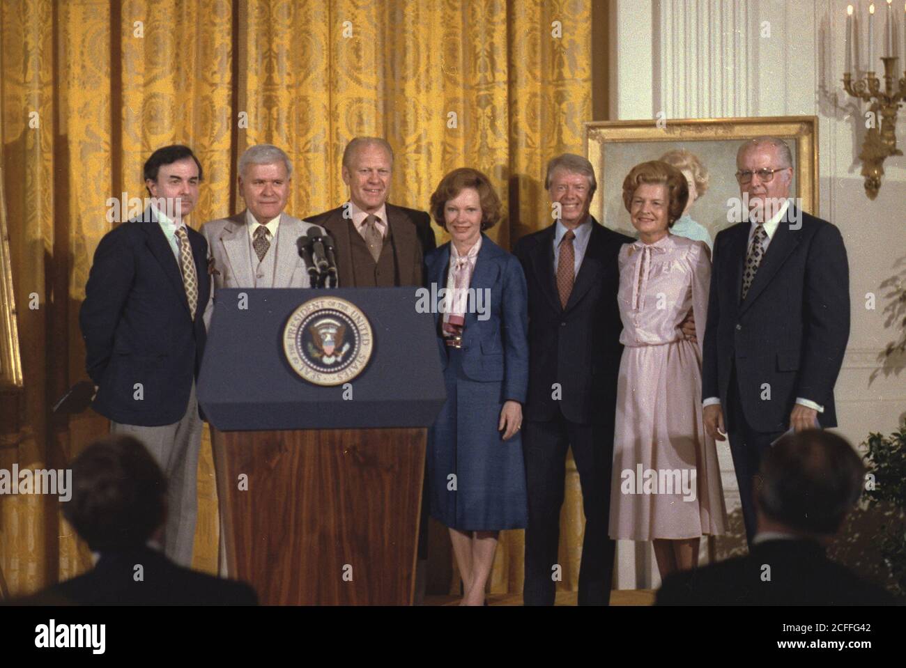 Jimmy carter e Rosalynn carter presentano i ritratti della Casa Bianca di Gerald Ford e Betty Ford. CA. 24 maggio 1978 Foto Stock