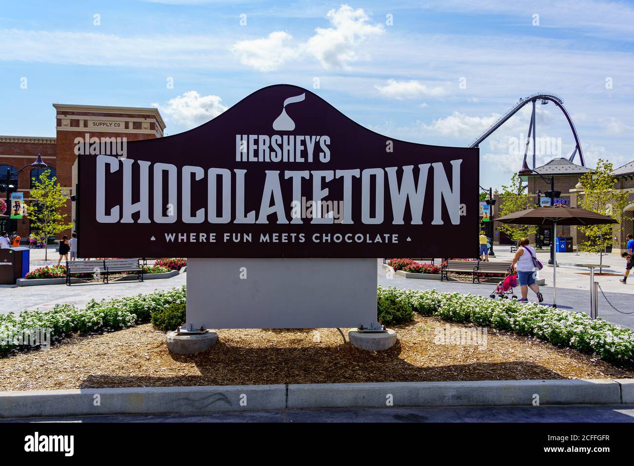 Hershey, PA, USA - 4 settembre 2020: Il cartello di Hershey's Chosoactetown si trova all'ingresso di Hersheypark. Foto Stock