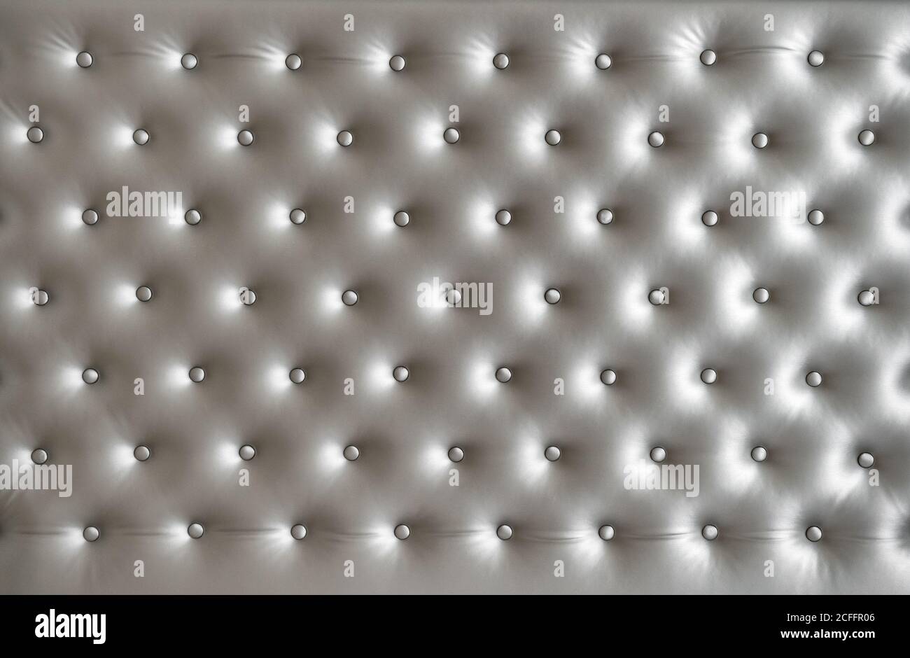Sfondo grigio satinato con pulsanti. Tessuto di seta Foto Stock