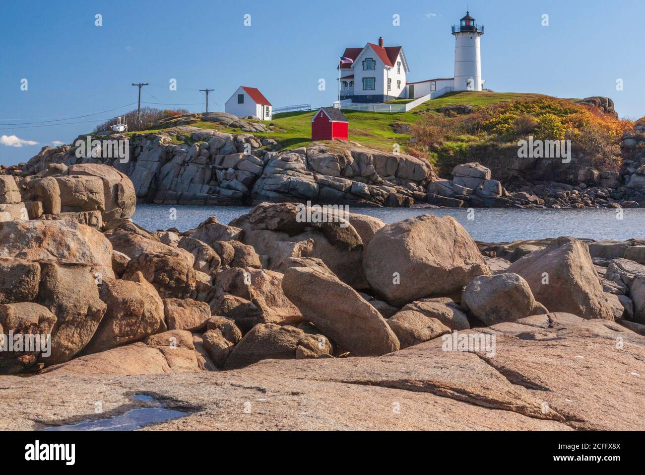 Cape Neddick Lighthouse, conosciuto anche come York Lighthouse e come The Nubble Light, si trova vicino alla vecchia città coloniale di York, Maine. Foto Stock