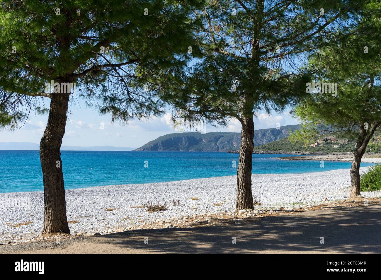 Spiaggia di Ritsa, deserta in autunno, a Kardamyli, nel mani esterno, Peloponneso meridionale, Grecia. Foto Stock