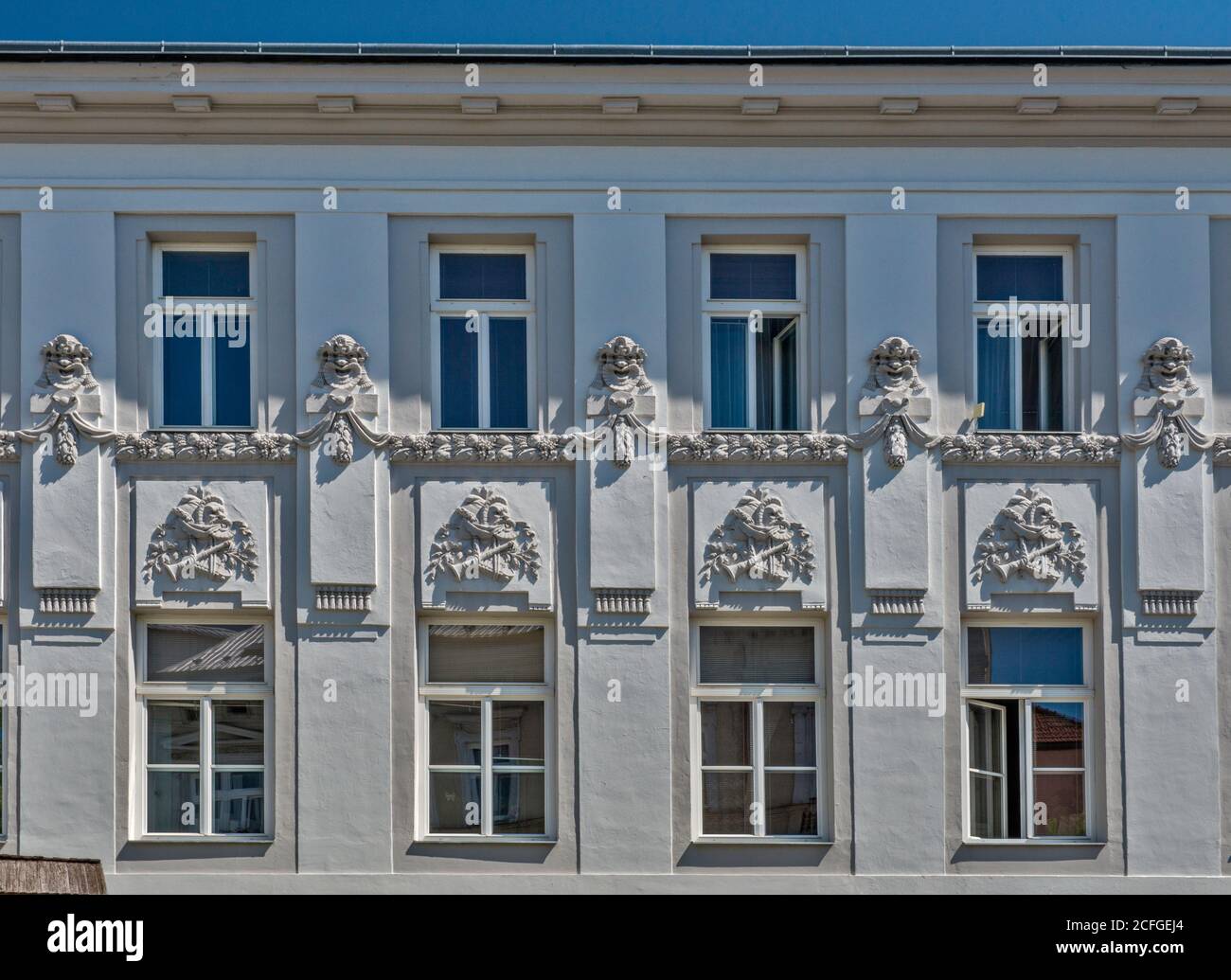 Edificio in stile Art Nouveau del Dipartimento per l'occupazione cittadina, nella città di Valasske Klobouky, Regione di Zlin, Moravian Wallachia (Valašsko), Repubblica Ceca Foto Stock