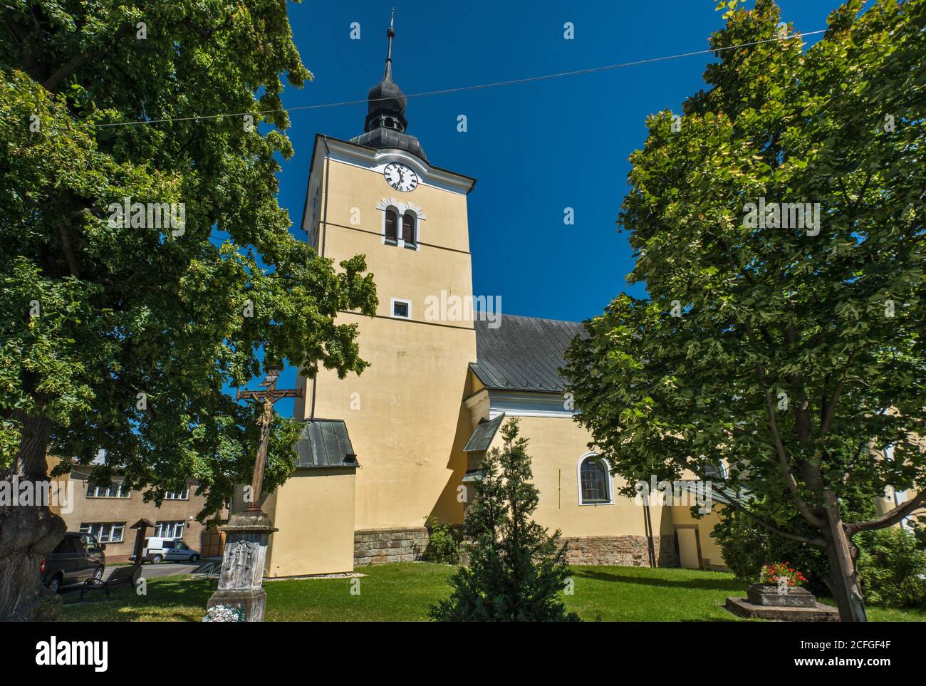 Esaltazione della Chiesa di Santa Croce, 14 ° secolo, nella città di Valasske Klobouky, regione di Zlin, Moravian Wallachia (Valašsko), Repubblica Ceca Foto Stock