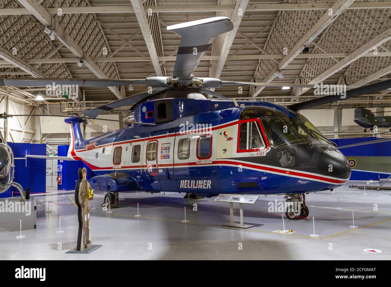 Un elicottero medio multirolo Agusta Westland EH101 Merlin/Hiliner (1990-2001) in mostra al RAF Museum, Londra, Regno Unito. Foto Stock