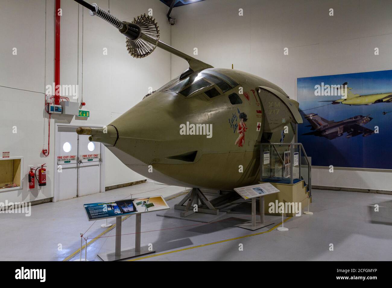 Il naso di un Handley Page Victor bomber medio a lungo raggio e petroliera di rifornimento aria-aria (1957-93) in mostra al RAF Museum, Londra, Regno Unito. Foto Stock