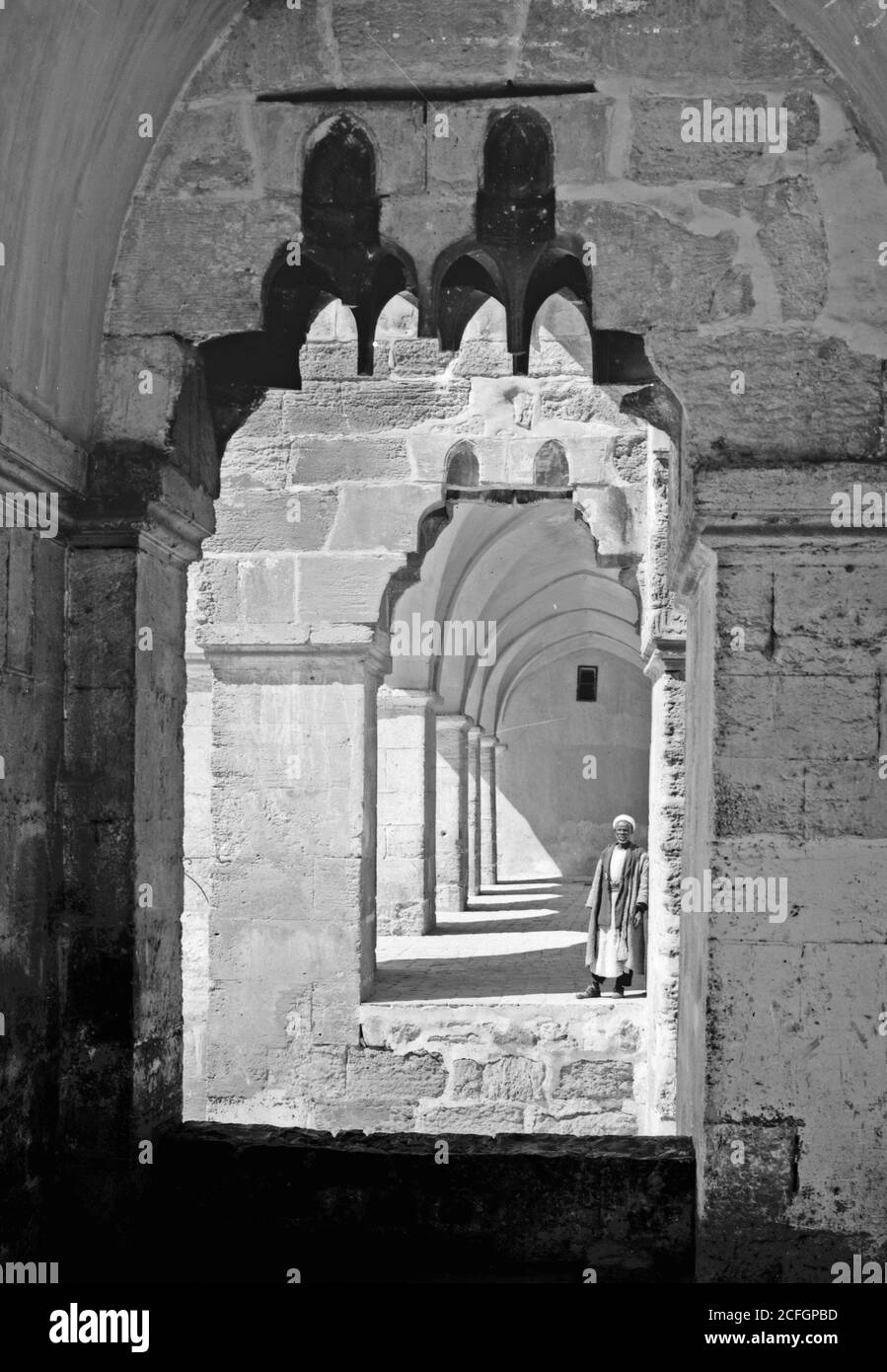 Didascalia originale: La Moschea di Omar nell'area del Tempio [ad es Cupola della roccia] ecc portico occidentale. - Ubicazione: Gerusalemme ca. 1900 Foto Stock