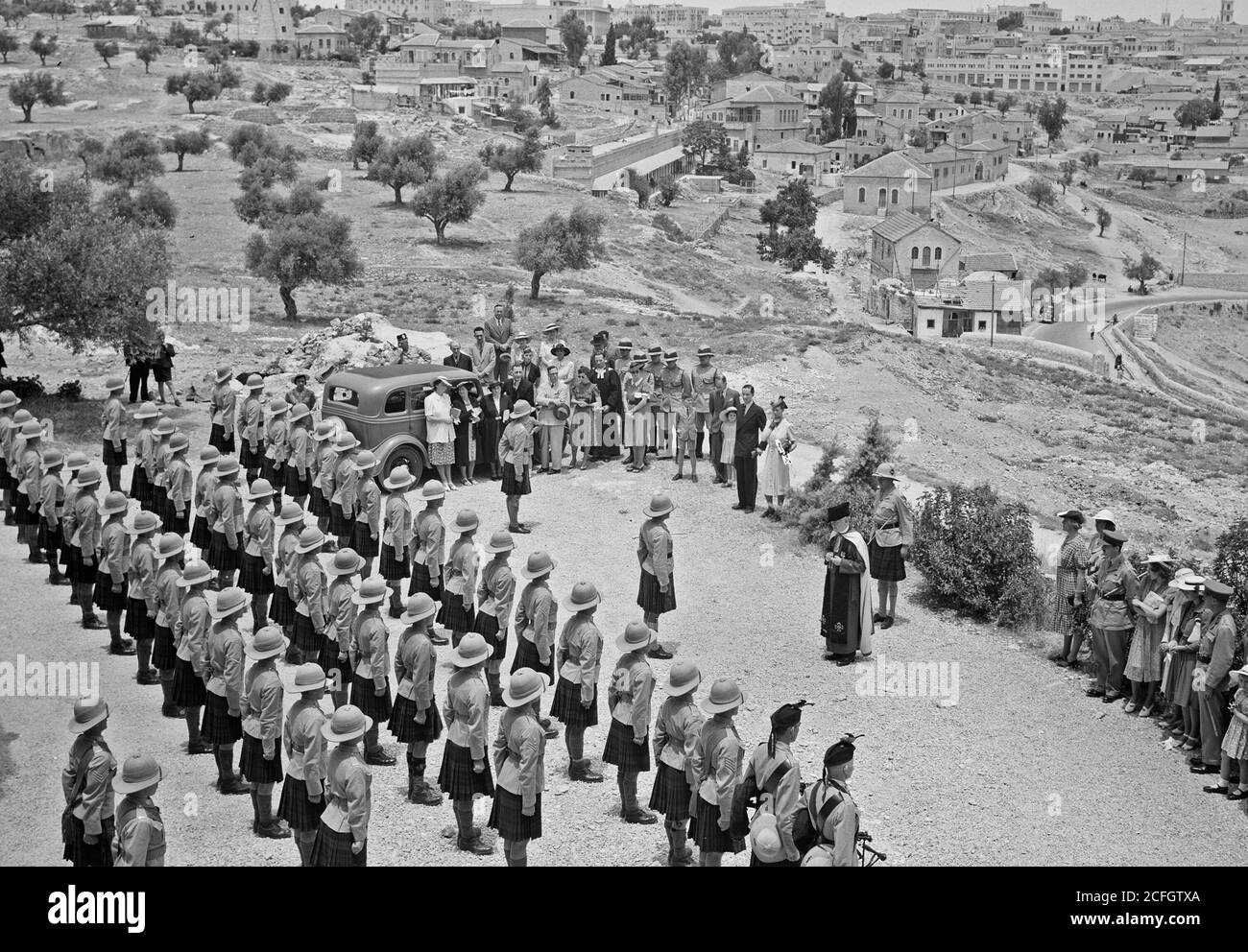 Storia del Medio Oriente - Parata della Chiesa di Sant'Andrea del 1° Ba.[?]. The Argyll & Sutherland Highlanders il 26 maggio '40. Dr. Maclean rivolgendosi alle truppe Foto Stock