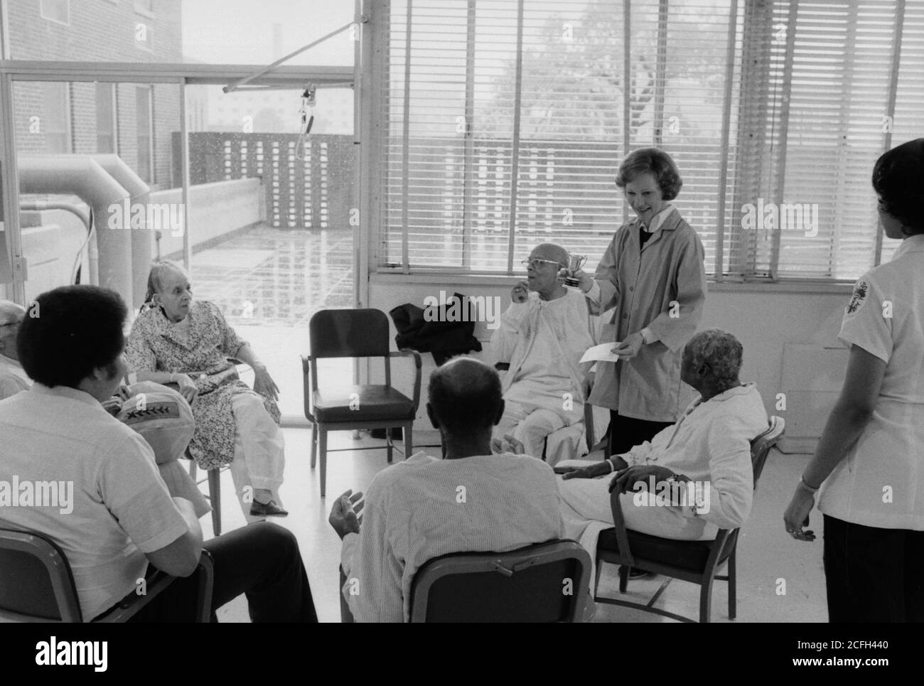 Rosalynn carter lavora con il personale e i pazienti del DC General Hospital. CA. 16 maggio 1978 Foto Stock
