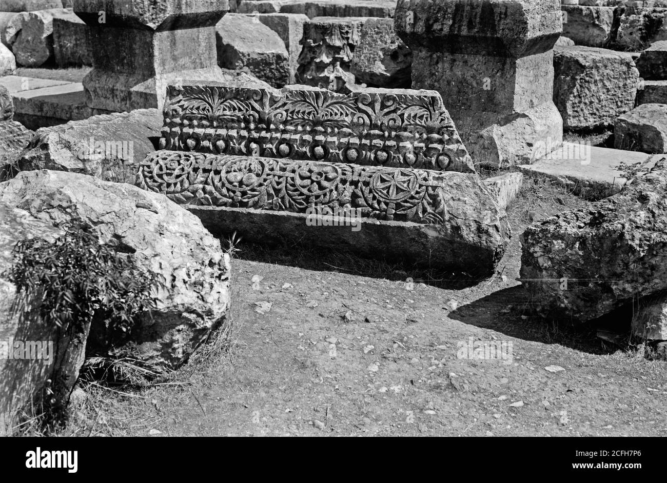 Storia del Medio Oriente - viste del Nord. Notevoli resti della sinagoga di Cafarnao. Vari disegni sul fregio e cornicione Foto Stock