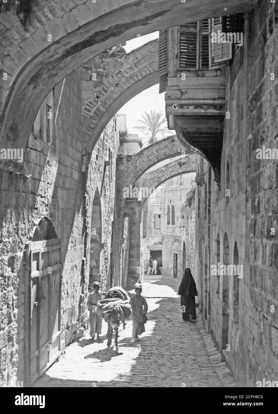Didascalia originale: Stazioni della Croce e del Rosario - posizione: Gerusalemme ca. 1898-1946 Foto Stock