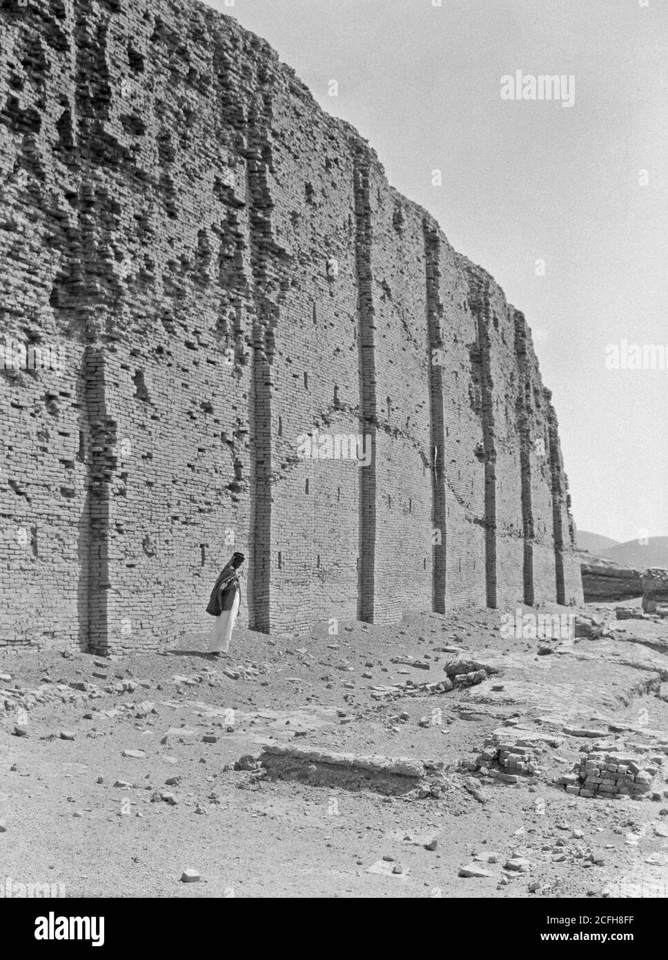 Titolo originale: Iraq. Ur. (Così chiamato dei Caldei). Parete occidentale del ziggurat - Ubicazione: Iraq--Ur (città) ca. 1932 Foto Stock