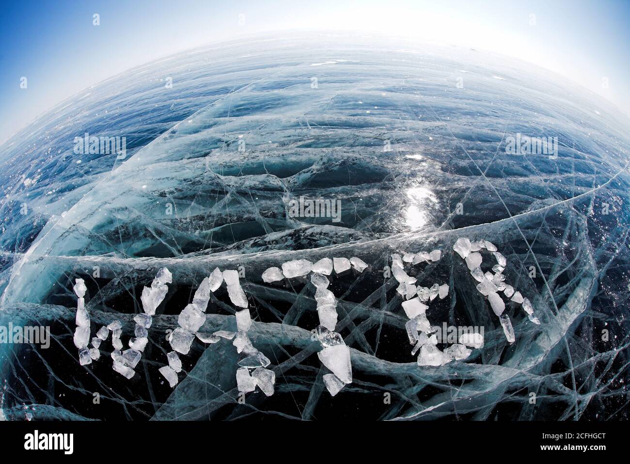 Parola acqua fatta da ghiaccio sul lago ghiacciato inverno Baikal Foto Stock