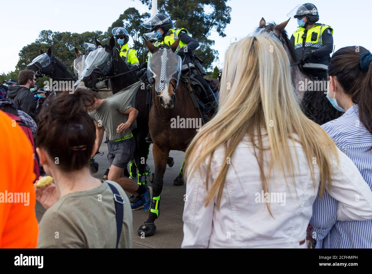 La polizia carica il cavallo immagini e fotografie stock ad alta  risoluzione - Alamy