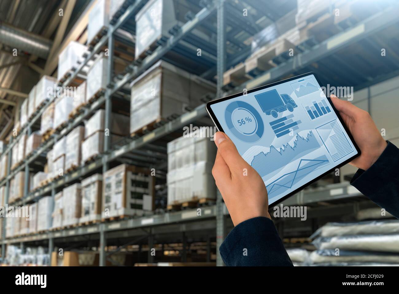 Responsabile del magazzino con tablet digitale Foto Stock