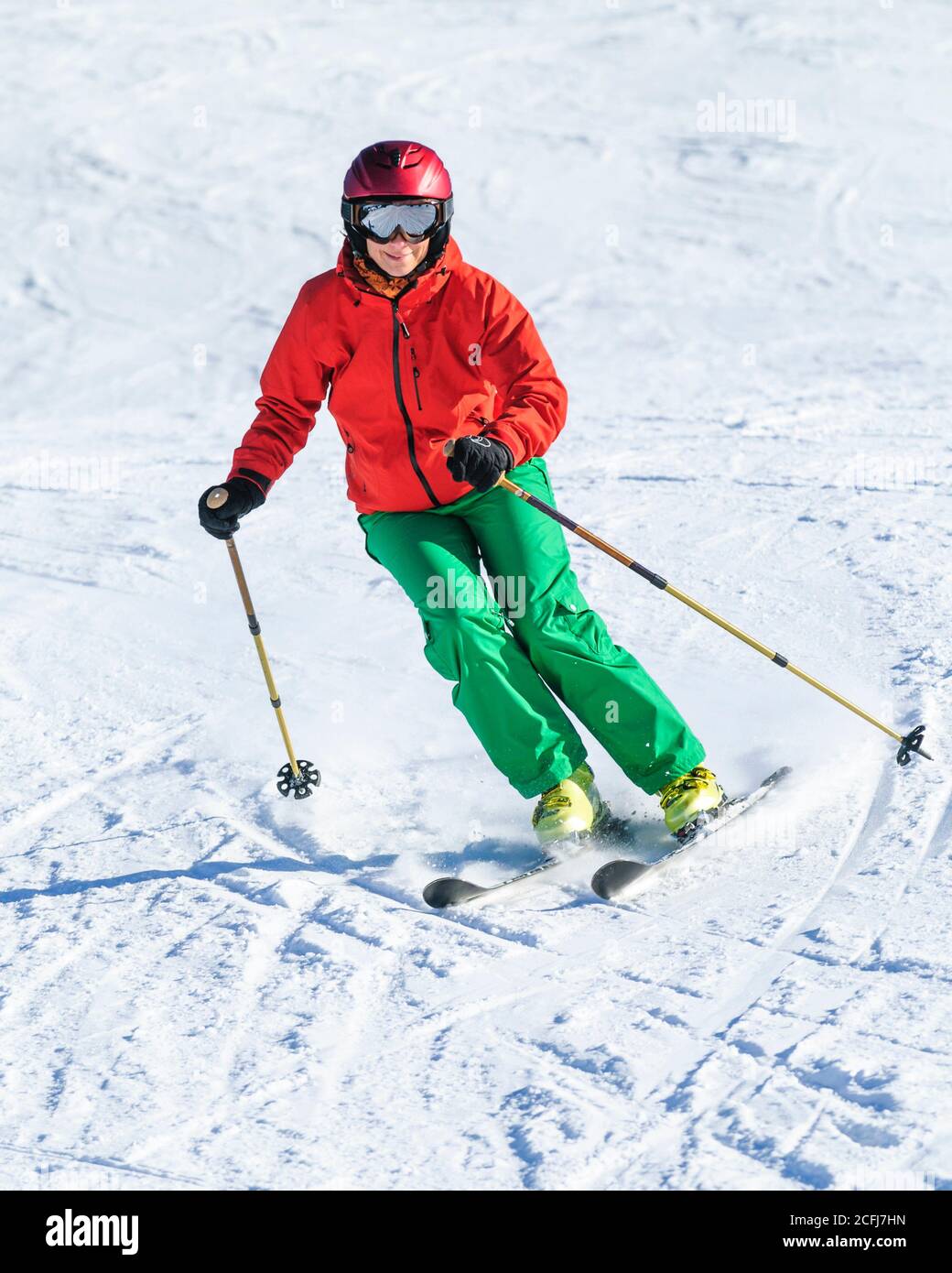 Sci alpino su piste preparate in modo perfetto Foto Stock