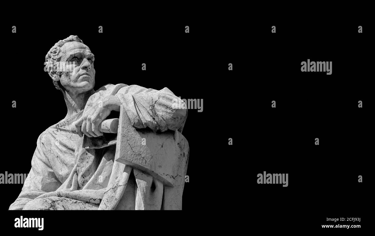 Senatore dell'Antica Roma. Il grande oratore Lucius Licinius Crasso vecchia statua in marmo di fronte al Palazzo Vecchio di Giustizia a Roma (Bianco e Nero con co Foto Stock