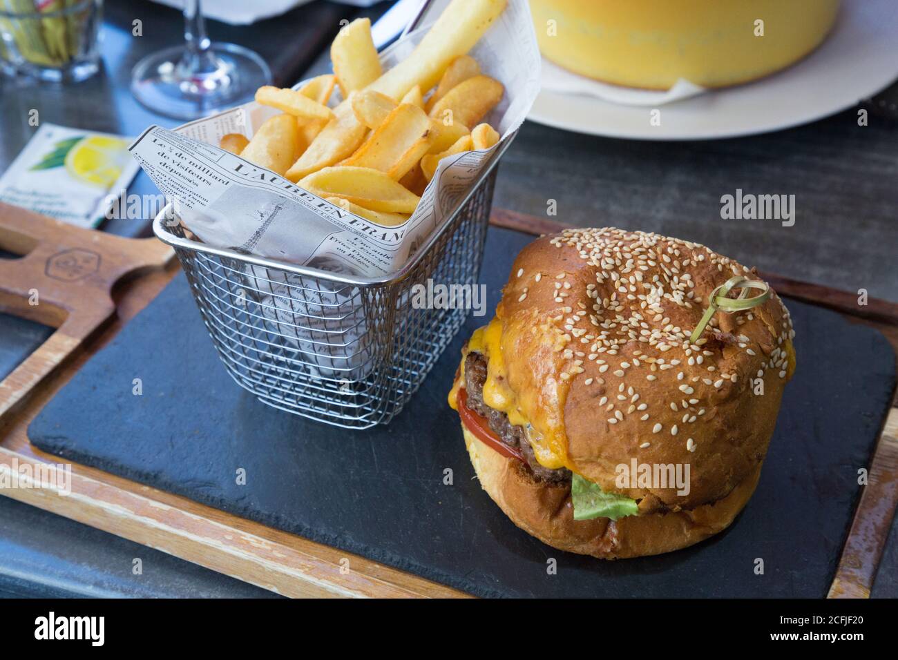 hamburger e patatine / patatine fritte di prima qualità Foto Stock
