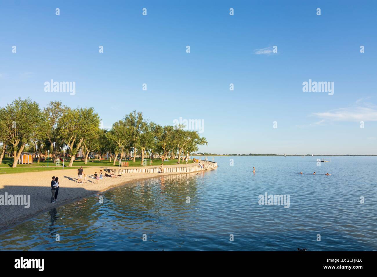 Neusiedl am See: Neusiedler See (Lago Neusiedl), spiaggia di Neusiedler See (Lago Neusiedl), Burgenland, Austria Foto Stock