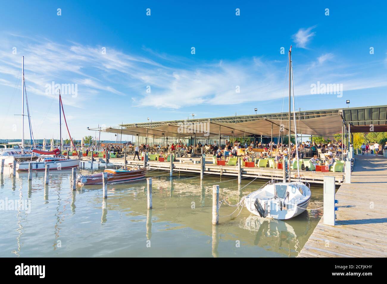 Neusiedl am See: Ristorante 'ole West' a Neusiedler See (Lago Neusiedl), navi a vela a Neusiedler See (Lago Neusiedl), Burgenland, Austria Foto Stock