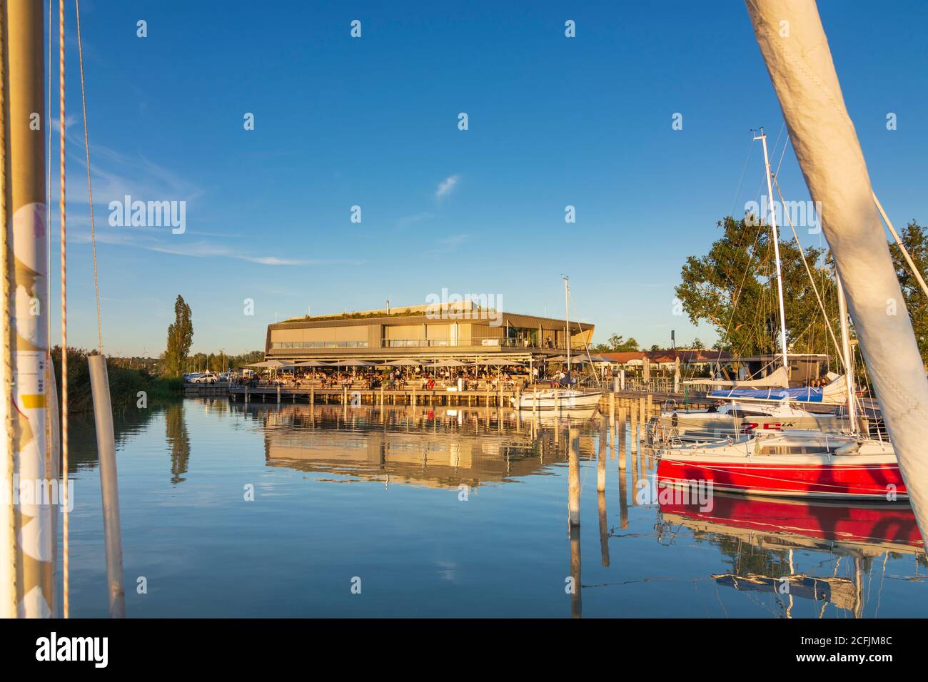 Weiden am See: Ristorante 'Das Fritz' a Neusiedler See (Lago Neusiedl) a Neusiedler See (Lago Neusiedl), Burgenland, Austria Foto Stock