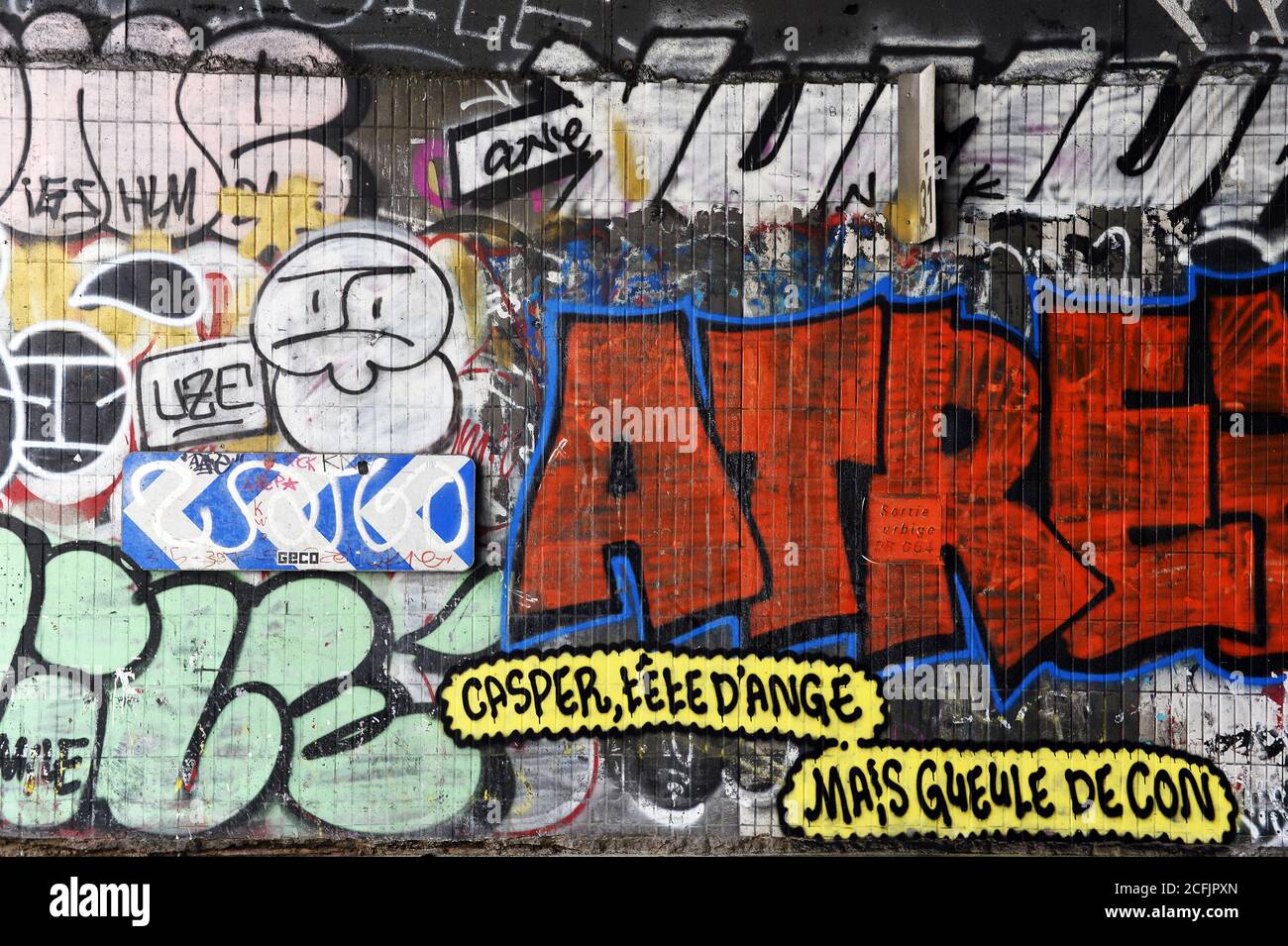 Street Art e Tags in un tunnel - Les Halles - Parigi - Francia Foto Stock
