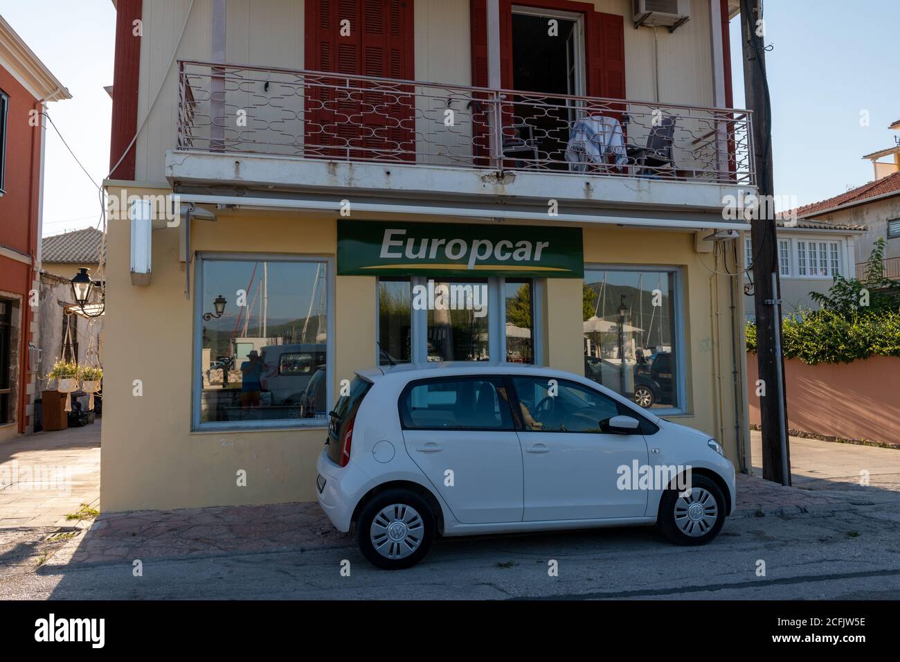 Una filiale di Europcar nella città di Lefkada, una multinazionale di autonoleggio. Foto Stock