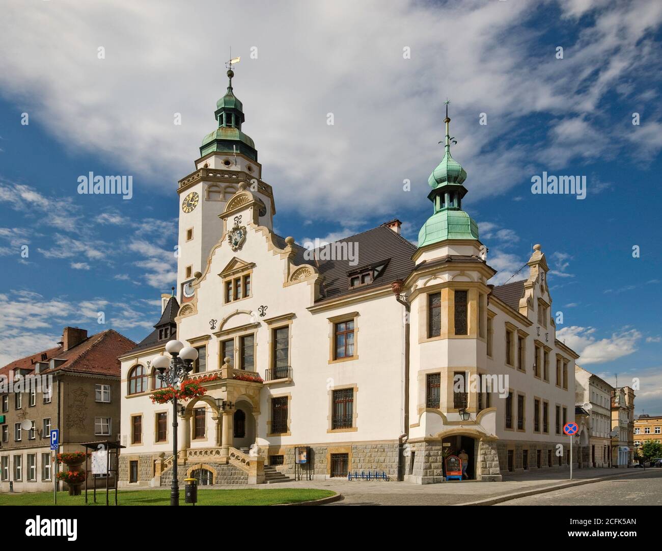 Municipio a Rynek (Piazza del mercato) a Ziębice, regione della bassa Slesia, Polonia Foto Stock