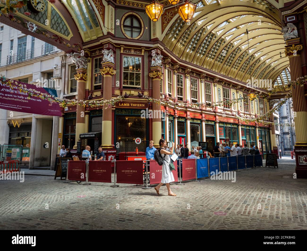 Gli splendidi interni del mercato Leadenhall, uno dei più antichi mercati coperti della Gran Bretagna. Foto Stock