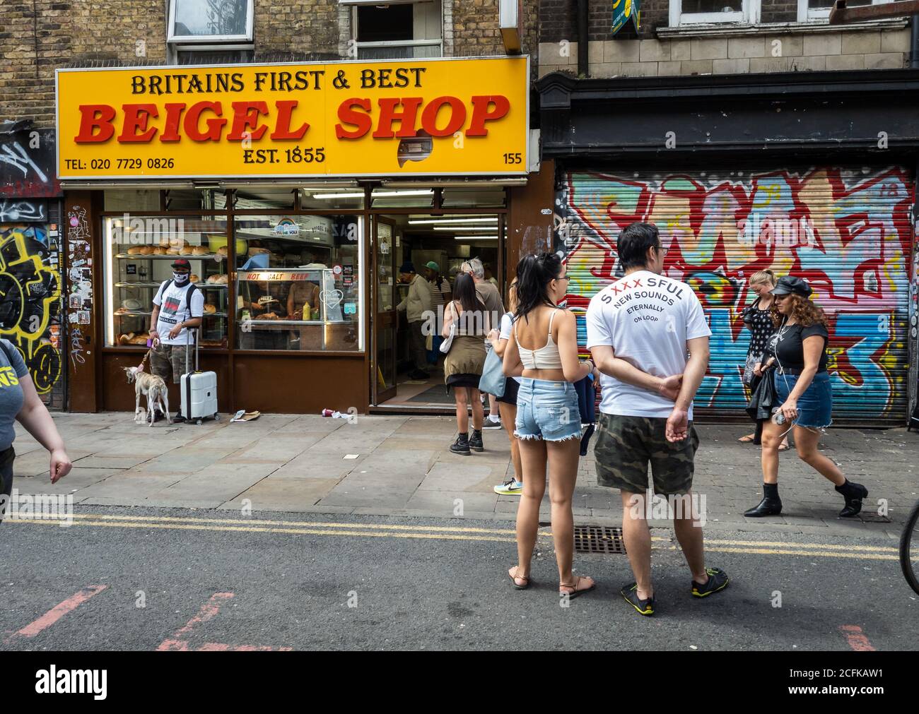 Il Beigel Shop su Brick Lane, una delle due strutture ben note di questo punto di riferimento turistico. Foto Stock